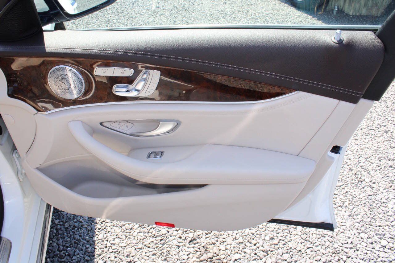 Used 2017 Mercedes-Benz E 400 4MATIC Wagon image 23