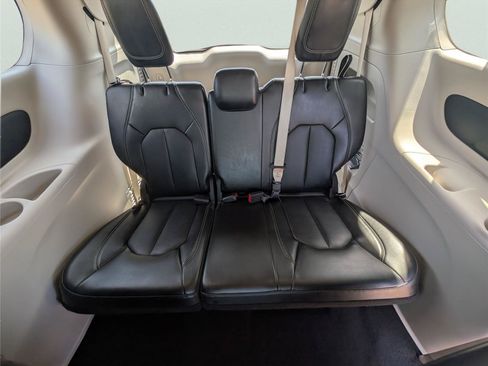 Used 2024 Chrysler Pacifica Touring-L FWD image 35
