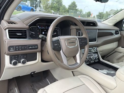 Used 2021 GMC Yukon Denali w/ Denali Premium Package AWD/4WD image 5