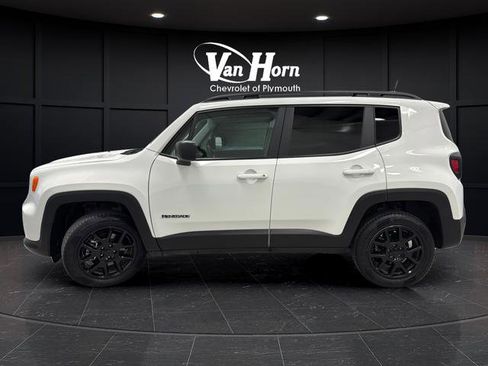 Used 2023 Jeep Renegade Latitude w/ Sun & Fun Group AWD/4WD image 6