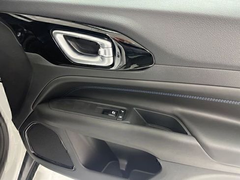 New 2026 Jeep Compass Latitude image 18