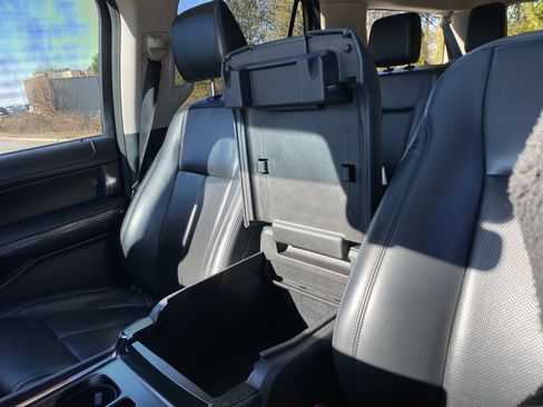 Used 2022 Ford Expedition Max XLT image 37