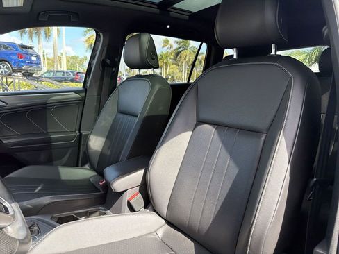 Used 2022 Volkswagen Tiguan SE R-Line image 17