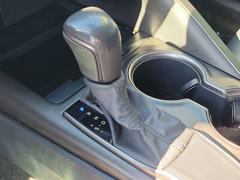 Used 2021 Toyota Camry SE w/ Convenience Package image 28