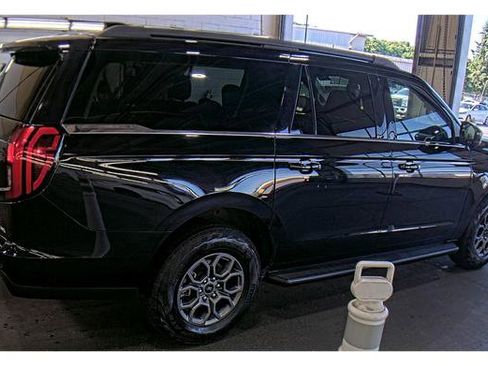 Used 2025 Ford Expedition Max Active AWD/4WD image 6