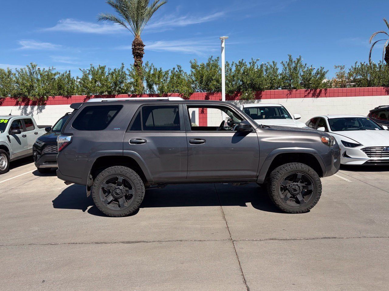 Used 2015 Toyota 4Runner SR5 AWD/4WD image 3
