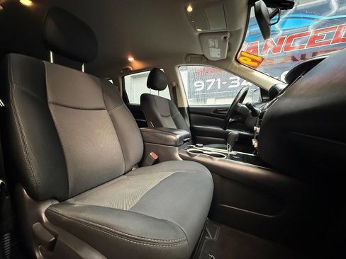 Used 2019 Nissan Pathfinder SV image 5