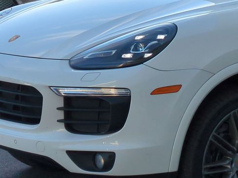 Used 2017 Porsche Cayenne Platinum Edition image 6