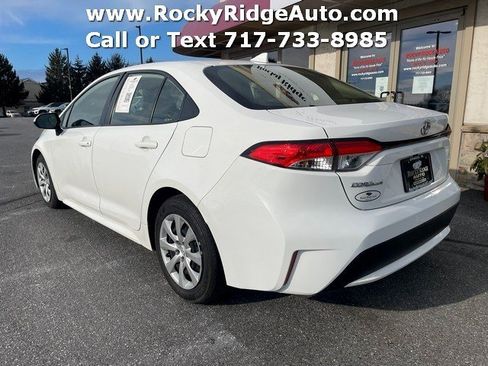 Used 2022 Toyota Corolla LE image 5