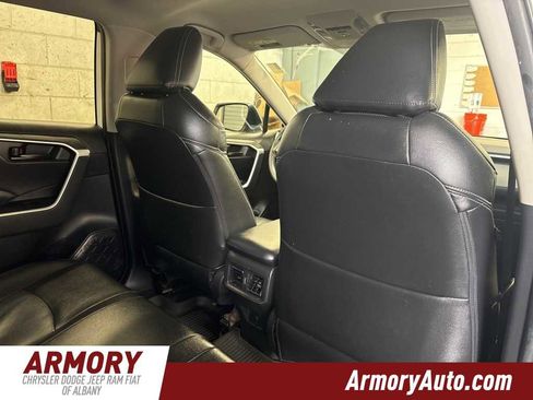 Used 2022 Toyota RAV4 LE image 27