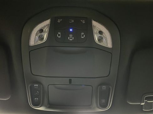 Used 2025 Chrysler Pacifica Limited FWD image 29