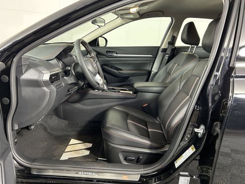 Certified 2025 Nissan Altima 2.5 SR image 17