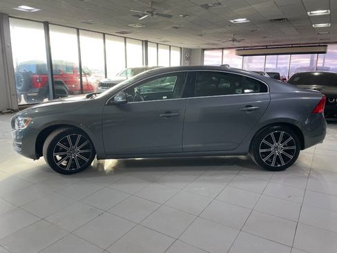 Used 2018 Volvo S60 T5 Inscription image 4