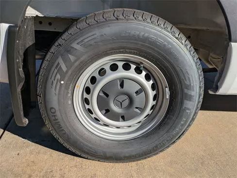Used 2025 Mercedes-Benz Sprinter 2500 image 10
