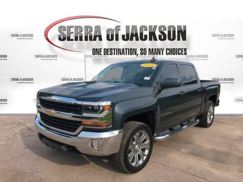 Used 2018 Chevrolet Silverado 1500 LT w/ LT Eassist Package AWD/4WD image 4