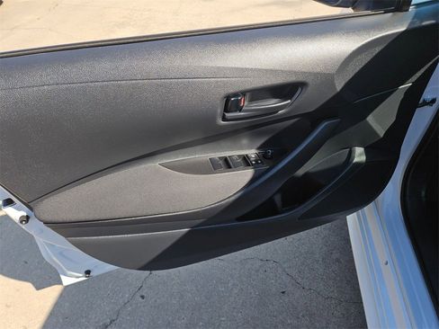 Used 2025 Toyota Corolla LE image 14