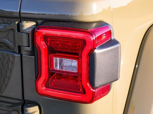 New 2026 Jeep Wrangler Unlimited Sahara AWD/4WD image 9