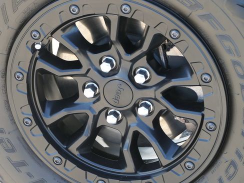 Used 2023 Jeep Wrangler Unlimited Rubicon 4xe AWD/4WD image 11