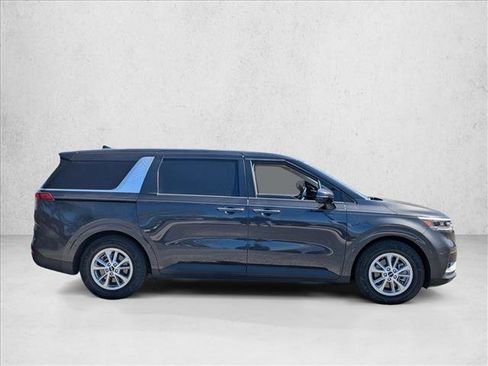 Used 2024 Kia Carnival LX image 4