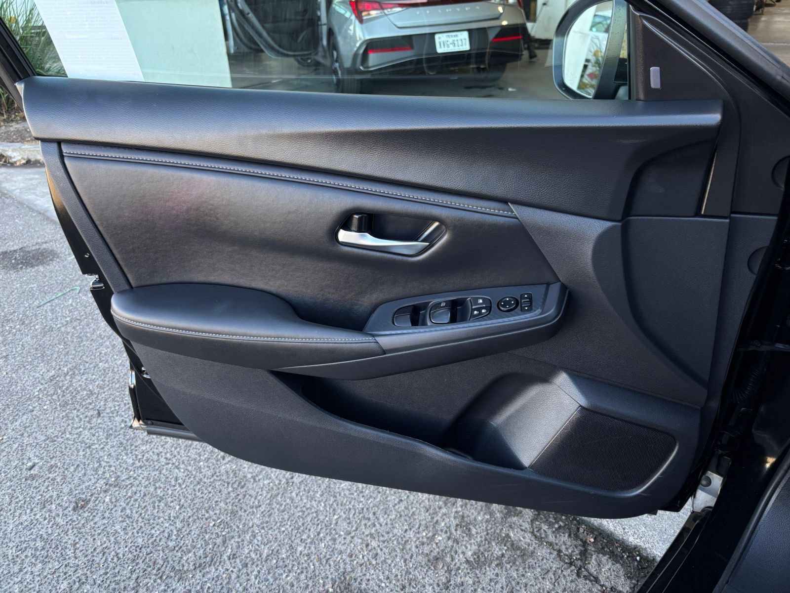 Used 2025 Nissan Sentra SV FWD image 18
