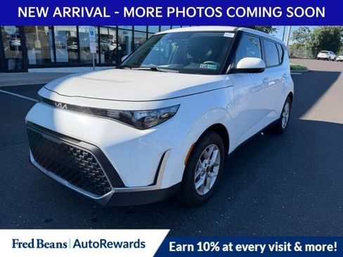 Used 2025 Kia Soul LX w/ LX Technology Package FWD image 3