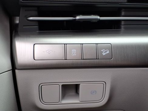 Used 2025 Hyundai Kona SEL FWD image 29