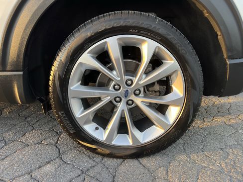 Used 2023 Ford Explorer Platinum w/ Technology Package image 10