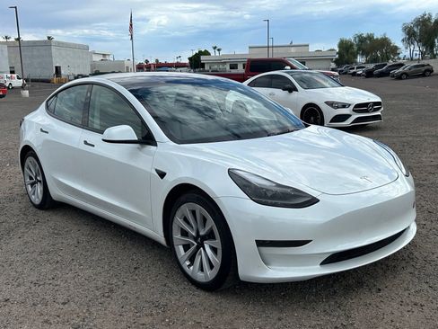 Used 2023 Tesla Model 3 Standard Range RWD image 3