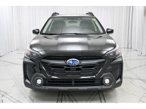 Used 2023 Subaru Outback Premium image 3