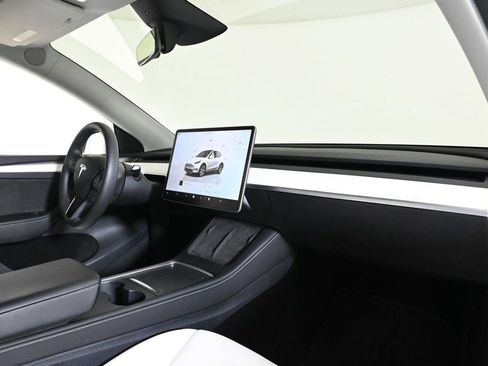 Used 2024 Tesla Model Y 2WD image 14