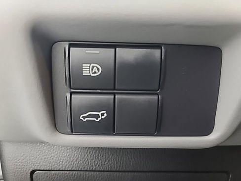 Used 2022 Toyota Highlander XLE image 29