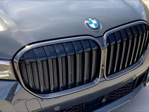 Used 2021 BMW 750i xDrive w/ Executive Package image 28