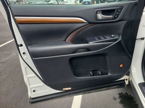 Used 2018 Toyota Highlander Limited Platinum image 39