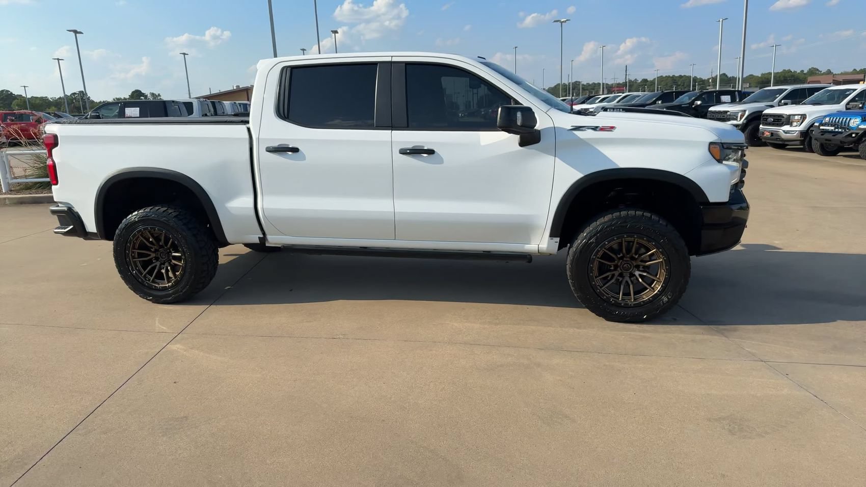 Used 2023 Chevrolet Silverado 1500 ZR2 AWD/4WD image 2
