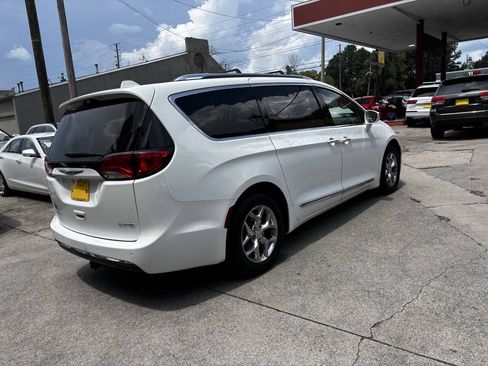 Used 2020 Chrysler Pacifica Limited FWD image 5
