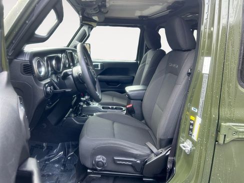 Used 2023 Jeep Wrangler Sahara image 15