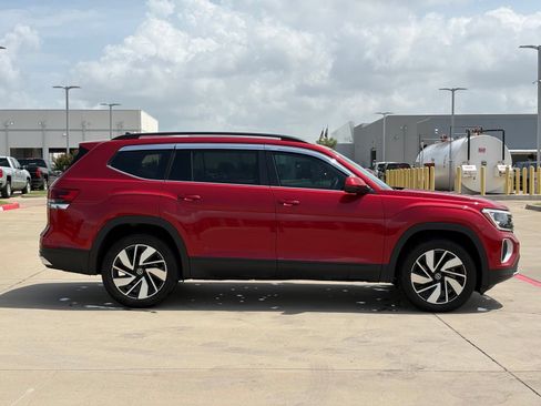 Used 2024 Volkswagen Atlas SE FWD image 8