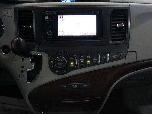 Used 2012 Toyota Sienna XLE FWD image 13