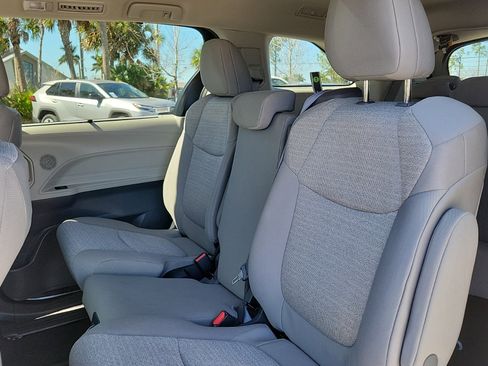 Used 2024 Toyota Sienna LE image 14