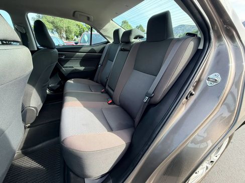 Used 2018 Toyota Corolla LE FWD image 19