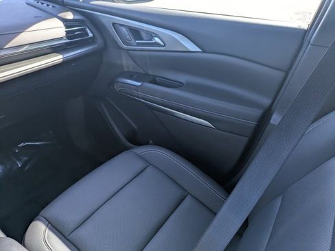 Used 2025 Chevrolet Traverse LT image 15