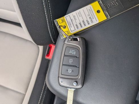 Certified 2023 Hyundai Venue SEL image 20