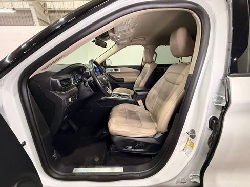 Used 2020 Ford Explorer Limited image 17