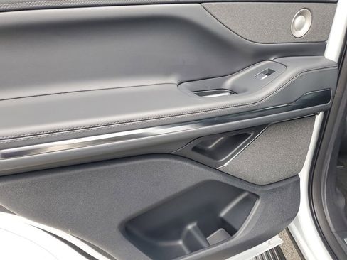 New 2025 Lincoln Navigator Reserve w/ Jet Appearance Package AWD/4WD image 9