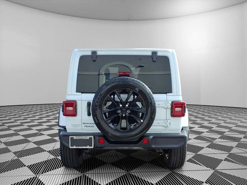 Used 2025 Jeep Wrangler Sahara image 8