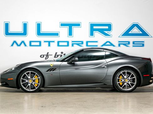 Used 2011 Ferrari California image 3