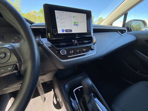 Used 2025 Toyota Corolla LE FWD image 22