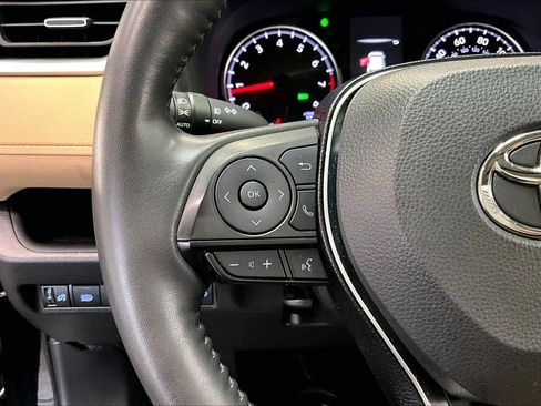 Used 2020 Toyota RAV4 XLE Premium image 20