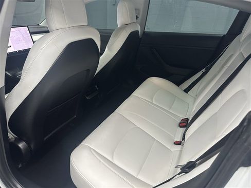 Used 2021 Tesla Model 3 Standard Range Plus image 3