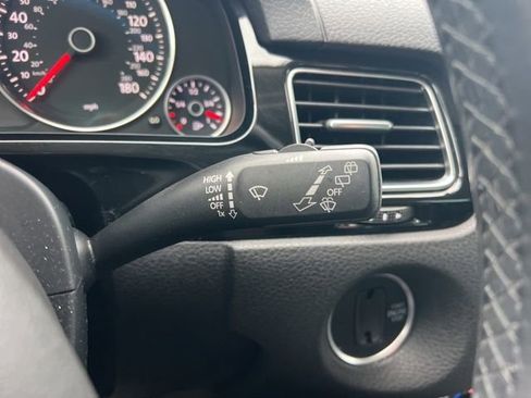 Used 2016 Volkswagen Touareg Sport image 17